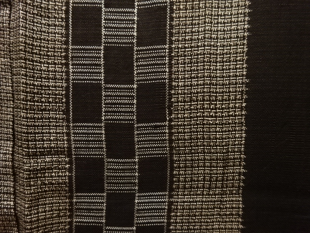 アンティーク　縞に市松模様織り出し本場泥大島紬着物